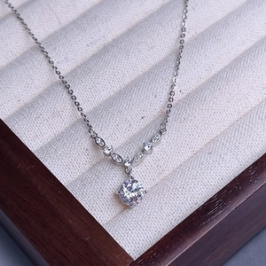 Collana Minimalista in Argento Sterling 925 Con Pendente a Cerchio Intarsiato di Strass Catena per Clavicola da Donna Accessori Moda
