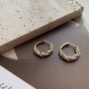 Vintage gold twisted rope earrings with small white pearls and hinged clasp design