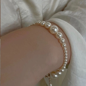 Elegant S925 sterling silver pearl bracelet with graduated white pearls on a wrist