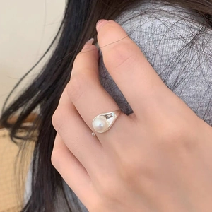 Elegant S925 sterling silver open ring with freshwater pearl and waterdrop design