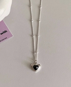Detailed close-up of S925 sterling silver heart necklace with black onyx inlay and bead chain
