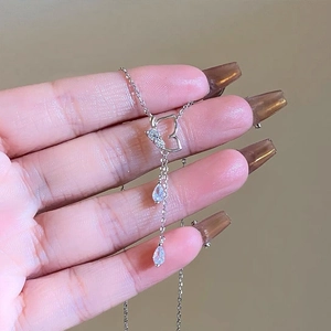 Collier en argent 925 avec pendentif papillon évidé et pampilles en zircon goutte d'eau