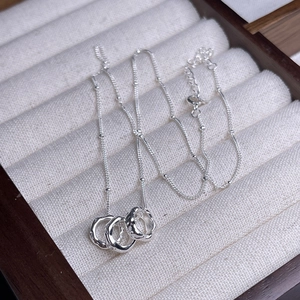 Minimalist S925 silver necklace with three textured interlocking rings on beads chain