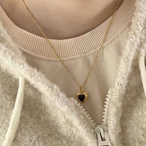 Elegant S925 sterling silver heart necklace with black agate pendant for women