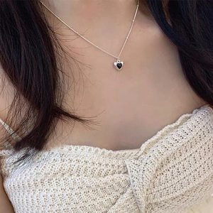 Elegant S925 sterling silver heart necklace with black agate pendant on a fine bead chain