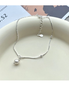Detailed view of S925 sterling silver chain bracelet featuring freshwater pearl charm