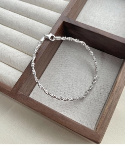 Close-up of S925 sterling silver bracelet showing twisted texture and lobster clasp detail
