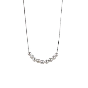 Collier minimaliste en argent S925 avec neuf perles métalliques polies sur une chaîne fine