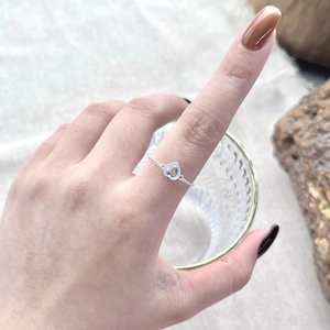 S925 sterling silver chain ring featuring heart-shaped moonstone on a thin beaded band