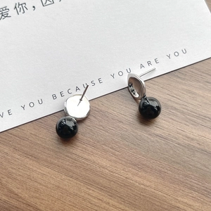 Minimalist S925 sterling silver earrings with black onyx bead and textured round silver disc