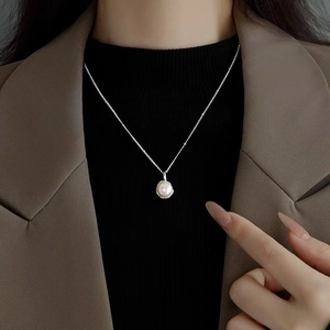 Elegant S925 sterling silver necklace with single freshwater pearl on model