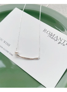 Detailed shot of S925 silver necklace with pearl and Freedom engraved bar pendant