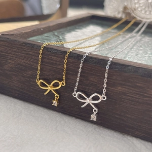 Collier nœud élégant en argent S925 doré et argenté avec une pierre de zircon brillante