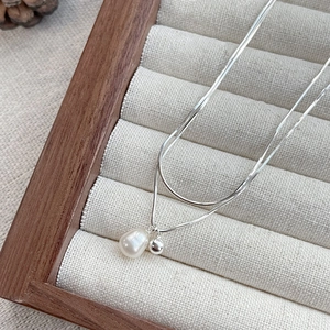 Collana a doppia catena serpente in argento S925 con perla d'acqua dolce a goccia
