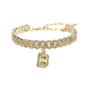 Gros plan d'une chevillère cubaine dorée avec pendentif lettre B strass et fermoir