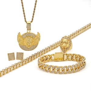 Conjunto de joyas hip hop doradas con colgante de león alado y diamantes para hombre y mujer
