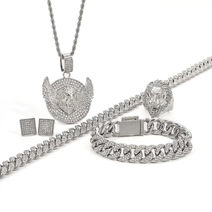 Conjunto de joyas hip hop con colgante de león alado, anillo, pulsera y cadena cubana