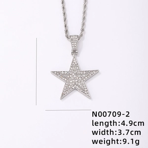 Détail du pendentif étoile serti de cristaux avec dimensions et poids du bijou