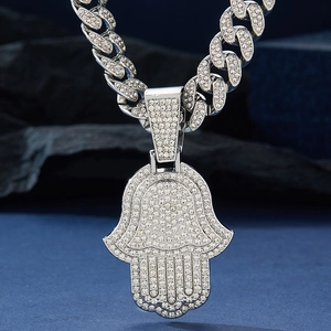 Collier pendentif Main de Fatma hip hop avec strass étincelants et grosse chaîne cubaine