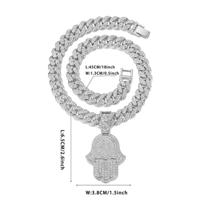 Chaîne cubaine argentée avec pendentif main de fatma et dimensions détaillées