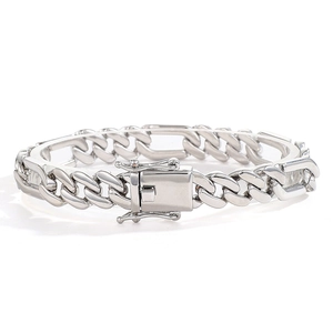 Detailansicht des silbernen Cuban-Link-Armbands mit sicherem Kastenverschluss und Riegel