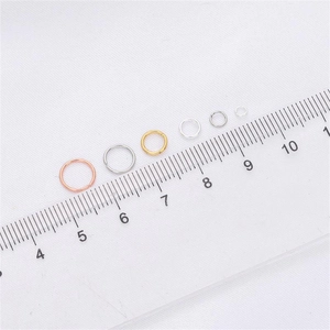Anellini aperti placcati in oro 18K in oro, argento e rosa con righello di misura