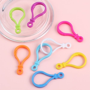 Fermoirs mousquetons en plastique coloré aux tons acidulés pour bricolage DIY