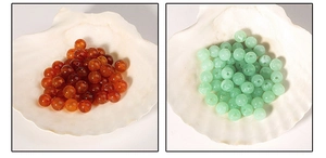Comparaison de perles rondes en acrylique ambrées et vertes pour bijoux DIY