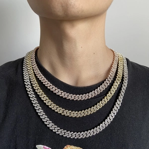 Ensemble de trois chaînes cubaines avec zircons en or rose, or jaune et argent poli