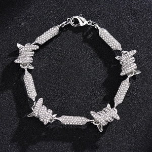Zilveren iced out hip-hop prikkeldraad armband met kristallen en karabijnsluiting