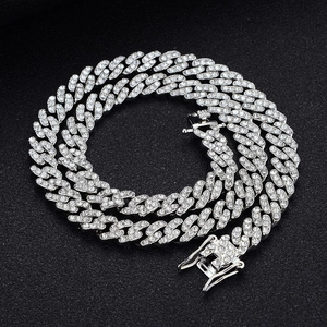 Collier Hip Hop Mailles Cubaines Unisexe en Alliage de Zinc avec Strass Chaîne Iced Out Bijoux Miami Link Or Argent