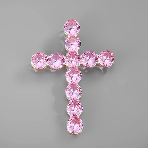 Pendentif croix rose glacé avec pierres de zircone en finition or rose pour style hip-hop