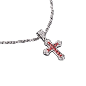 Chaîne corde argentée avec pendentif croix en zircon et pierres rouges style hip-hop
