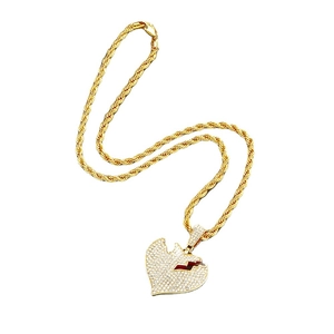 Collana a catena dorata hip hop con ciondolo a cuore spezzato incastonato di zirconi