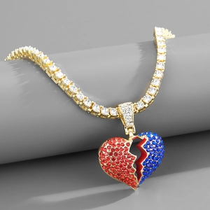 Pendentif cœur brisé hip-hop avec strass rouge et bleu sur chaîne tennis dorée