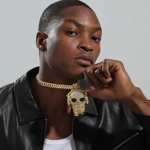 Ciondolo teschio hip hop di lusso in oro con diamanti su una grossa catena cubana lucida