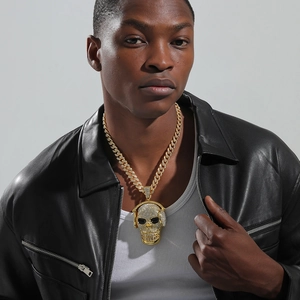 Collana con ciondolo teschio hip-hop dorato con strass lucidi e catena a maglia cubana