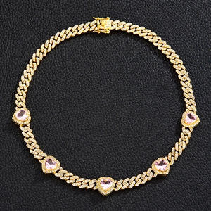 Goldene Gliederkette mit rosa Herzsteinen und funkelnden Kristallbesatz für Damen