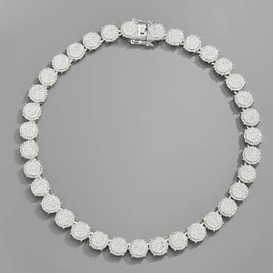 Dettaglio catena cubana 13mm stile Iced Out con strass micro-pave e chiusura sicura