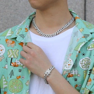 Detail der 11mm Hip-Hop-Panzerkette und des Armbands mit Zirkonia-Besatz in Silber