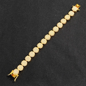 Dettaglio catena tennis hip hop dorata 13mm con zirconi incastonati e chiusura di sicurezza