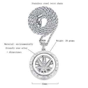 Pendentif feuille d'érable rotatif avec strass et chaîne torsadée en acier inoxydable
