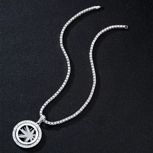 Pendentif feuille d'érable rotatif avec chaîne tennis et zircons brillants style hip-hop