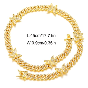 Collier gourmette dorée 8mm avec breloques papillons et strass brillants pour femmes