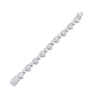 Dettaglio della catena cubana argento 12mm con maglie a cuore in zircone e chiusura