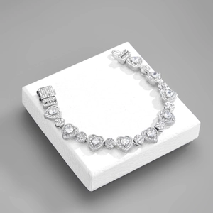 Pendente a cuore in zirconia con catena cubana geometrica da 12 mm in finitura argento