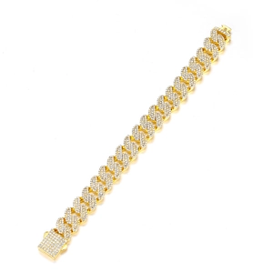 Vue détaillée macro du bracelet gourmette plaqué or avec cristaux scintillants sertis