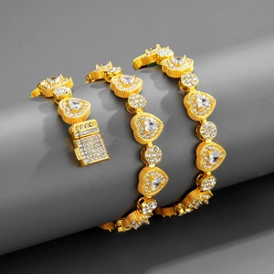 Collana a catena cubana con cuore dorato e cristalli brillanti stile hip hop