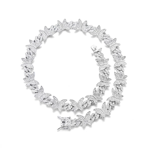 Collier cubain papillon luxe de style hip hop avec cristaux brillants et placage argent