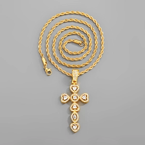 Collana con ciondolo a croce dorata con zirconi, cuori e catena a corda intrecciata